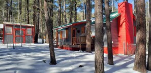 Exterior - The Knotty Bear - Greer Arizona
www.knottybearaz.com (Greer)