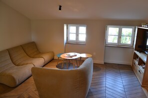 Téléviseur connecté, livres, chaîne audio