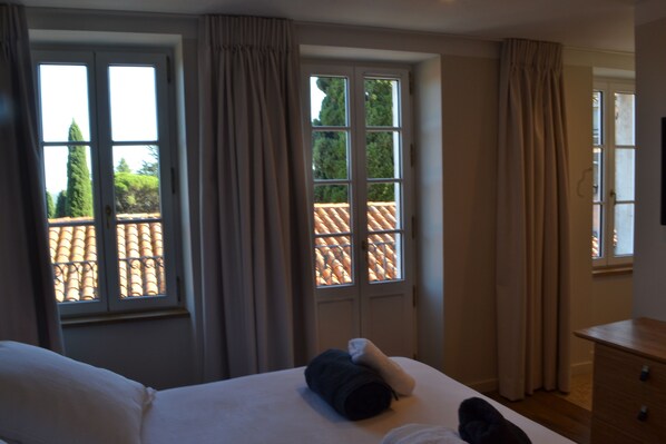 2 bedrooms, in-room safe, iron/ironing board, travel cot