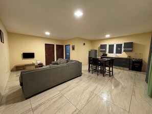 Unclassified image, 5 of 22, button - ZEMMA Apartments Unit 2 (Willemstad)