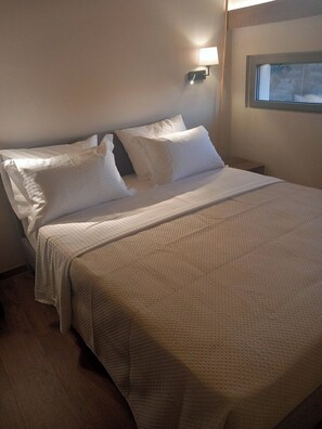 3 bedrooms, iron/ironing board, free WiFi, bed sheets - OlivePress HideWay (Chania)