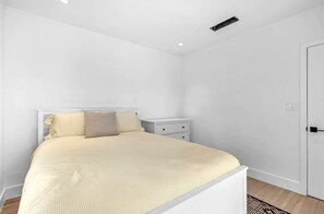 2 bedrooms, in-room safe, iron/ironing board, free WiFi