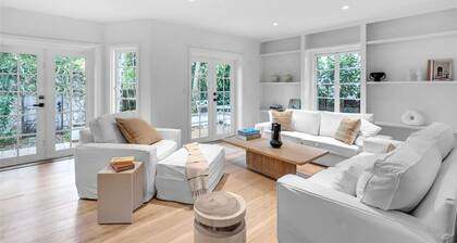 El Prado’s Getaway. Charming 2B 1B retreat in upscale Coconut Grove