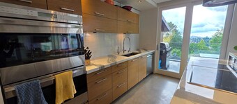 ⚽ FIFA World Cup Luxury Stay | Sleeps 11 | Pool + Hot Tub + Views of BC Place