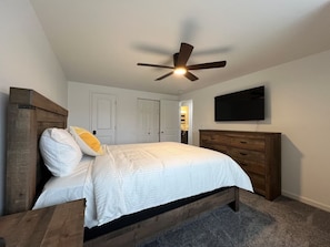 2 bedrooms, iron/ironing board, WiFi