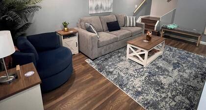 Charming 2-bedroom condo in fantastic Flat Rock with WiFi, AC