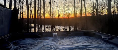 Outdoor spa tub