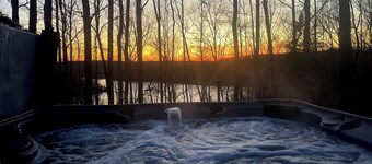 Private Dome w, Hot Tub & Outdoor Shower Lake Views Couples Retreat