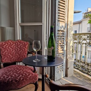 Outdoor dining - A charming  apartment in the heart of Béziers ideal for family and friends. (Beziers)