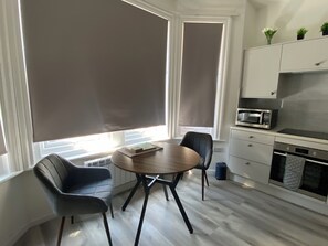 Mikrovågsugn, ugn, spishäll och diskmaskin