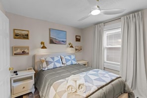 3 bedrooms, iron/ironing board, internet, bed sheets