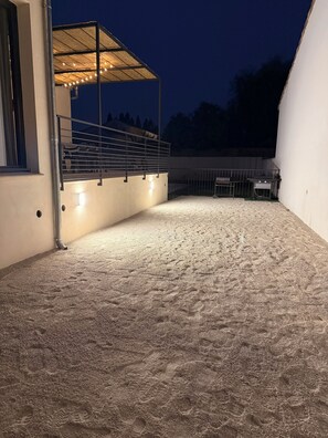 Property grounds - Villa in Provence with swimming pool (Caderousse)