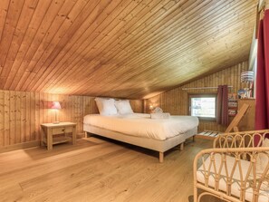 3 bedrooms, iron/ironing board, travel crib, WiFi