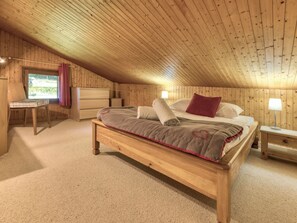 3 makuuhuonetta, silitysrauta/-lauta, vauvan matkasänky, Wi-Fi