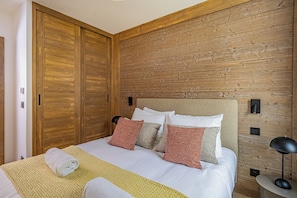 2 bedrooms, iron/ironing board, travel crib, WiFi