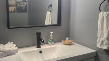 하우스, 발코니, 산 전망 | 욕실