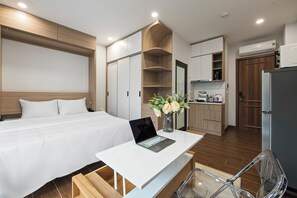 Deluxe Double Room, Balcony | Frette Italian sheets, premium bedding, memory-foam beds - The Literature'N Central Hotel Ha Noi (Ha Noi)
