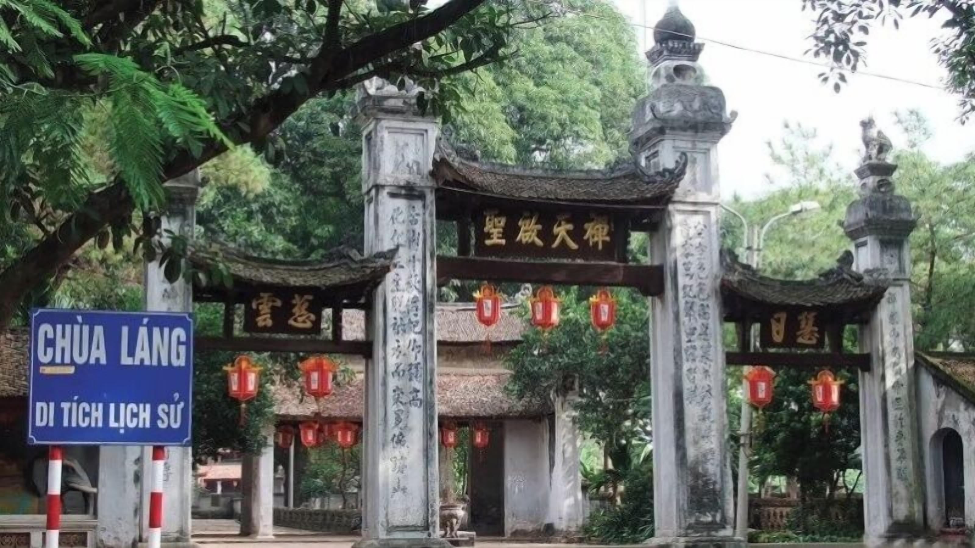 A traditional gate with Chinese characters, a signboard with "CHUA LÂNG" and "DI TICH LICH SU" text, and red lanterns hanging above.