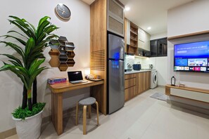 ห้องรอยัลสตูดิโอสวีท, ระเบียง | ครัวส่วนตัว | ตู้เย็น, เตาประกอบอาหาร, เครื่องครัว/จาน/ช้อนส้อม, โต๊ะรับประทานอาหาร