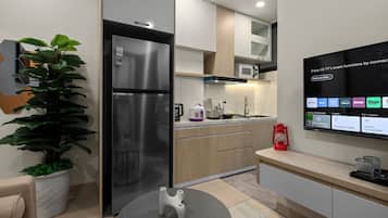 Deluxe Apart Daire, 1 Yatak Odası | Buzdolabı, set üstü ocak, tencere seti/tabak/mutfak aletleri