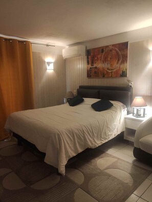 3 slaapkamers, een strijkplank/strijkijzer, reisbedje, wifi