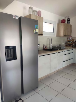 Micro-ondes, four, plaque de cuisson, lave-vaisselle