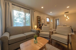 Smart TV, offices - The Mid-Town Cottage (Pella)