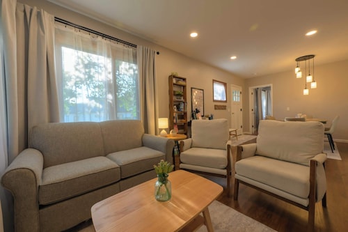 The Mid-Town Cottage