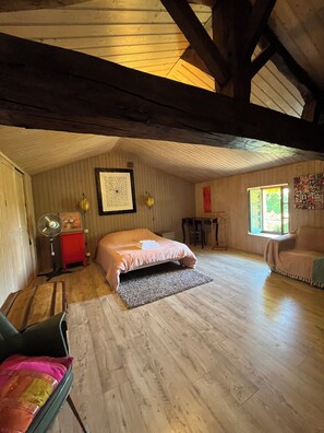 3 bedrooms, iron/ironing board, free WiFi