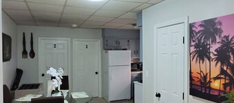 Fall River Stay Cozy 4BR sleeps 8 + Free Parking + WiFi
