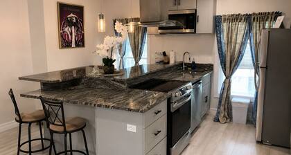 Fall River Stay Cozy 4BR sleeps 8 + Free Parking + WiFi