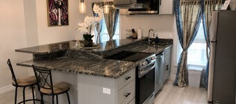 Fall River Stay Cozy 4BR sleeps 8 + Free Parking + WiFi