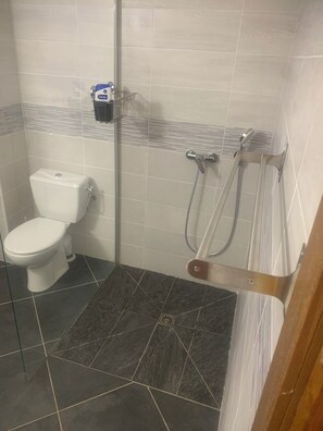 Towels, soap, shampoo, toilet paper - Guest room 25m2 (Figari)