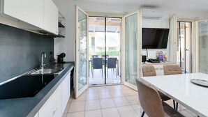 Coffee/tea maker, fridge, microwave, oven