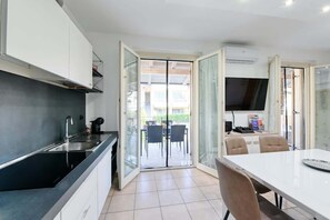 Fridge, microwave, oven, stovetop