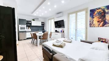 2 bedrooms, iron/ironing board, travel cot, WiFi