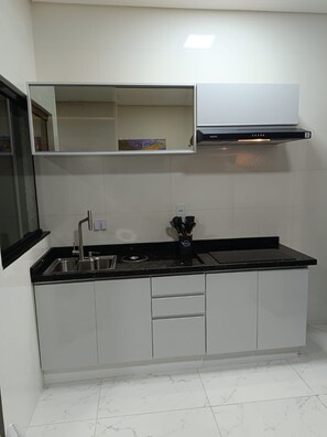 Fridge, microwave, stovetop, electric kettle - House in Foz do Iguaçu  (Vila Carimã Foz do Iguaçu)