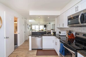 冷蔵庫、電子レンジ、コンロ、食器洗い機