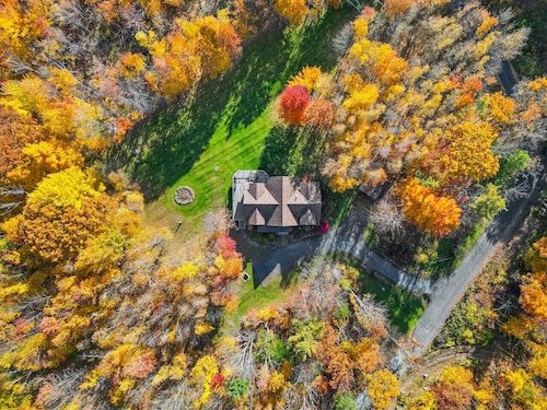 Huge Log Cabin by Lake • 22 PPL