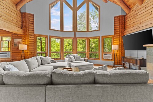 Huge Log Cabin by Lake • 16 PPL