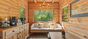 Huge Log Cabin by Lake • 22 PPL