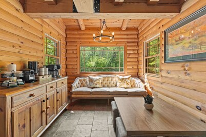 Huge Log Cabin by Lake • 22 PPL