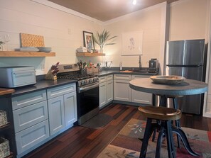 Fridge, oven, stovetop, electric kettle