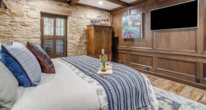 Peaceful bed & breakfast steps from the downtown square, minutes from the LAKE!