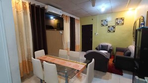 Rumah, 2 kamar tidur, Boleh Merokok | Ruang keluarga