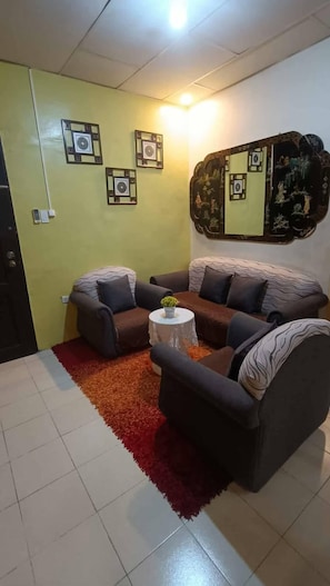 House, 2 Bedrooms, Smoking | Living room
