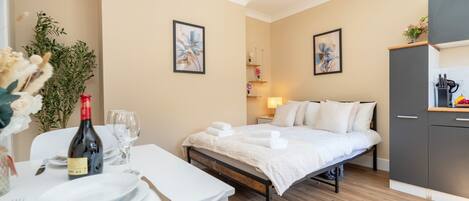 1 sovrum, strykjärn/strykbräda, internet och sängkläder