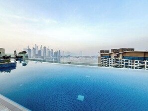 Outdoor pool, pool umbrellas, pool loungers - PVH - Nautical 1BR in Seven Palm (Dubai)