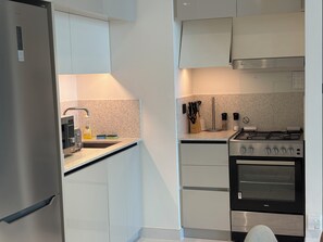 ميكروويف، فرن، موقد طهي مسطح، غسالة أطباق