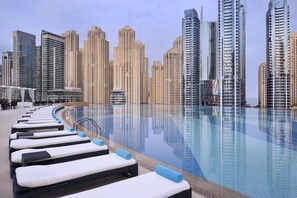 Pool - The Address Dubai Marina- Lux 1BR Near Beach & JBR (Dubai)